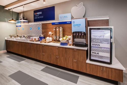 Holiday Inn Express Hotel & Suites London image 24