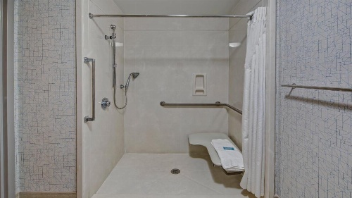 Holiday Inn Express Hotel & Suites London image 27