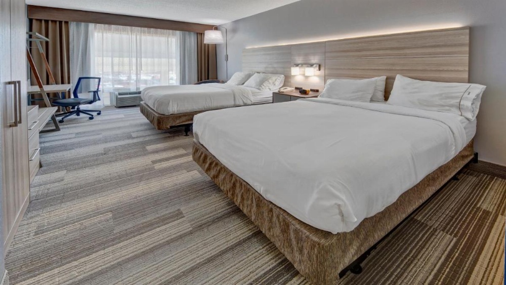 Room image 4