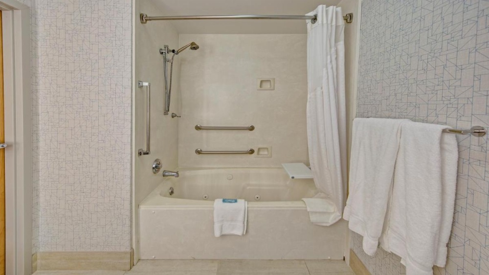 Room image 4