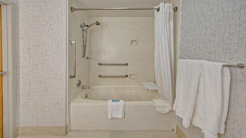 Holiday Inn Express Hotel & Suites London image 35