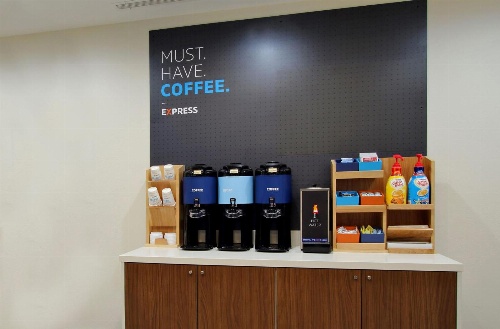 Holiday Inn Express Hotel & Suites London image 4