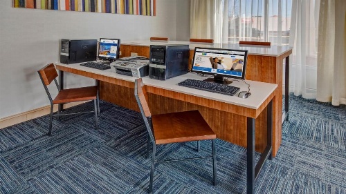 Holiday Inn Express Hotel & Suites London image 8